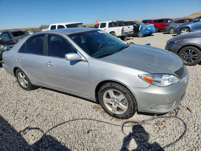 JTDBF30K220042232 - 2002 TOYOTA CAMRY LE WHITE photo 4