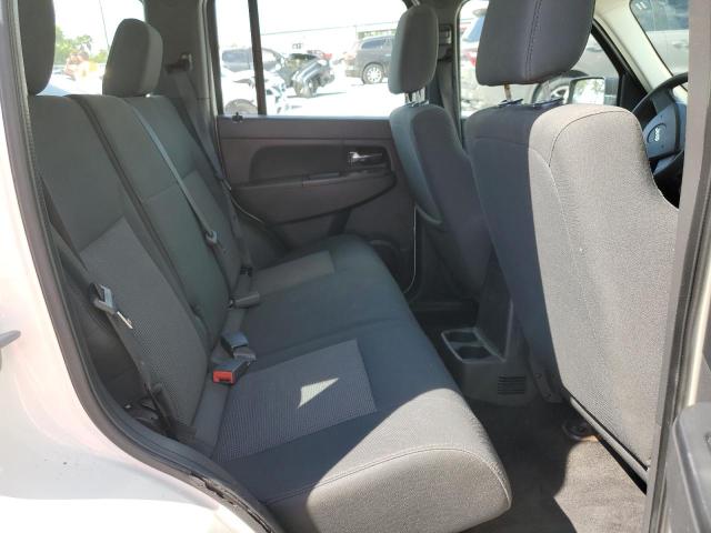 1J8GP28K49W538196 - 2009 JEEP LIBERTY SPORT WHITE photo 11