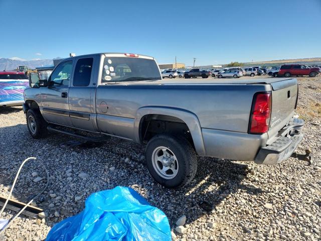 1GCHC29D26E228413 - 2006 CHEVROLET SILVERADO C2500 HEAVY DUTY GRAY photo 2