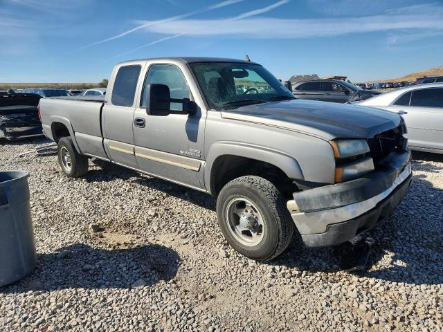 1GCHC29D26E228413 - 2006 CHEVROLET SILVERADO C2500 HEAVY DUTY GRAY photo 4