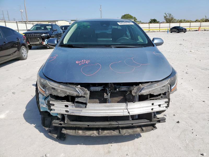 5YFEPMAE5NP369355 - 2022 TOYOTA COROLLA LE 蓝色 照片 5