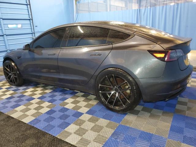 5YJ3E1EB0JF114131 - 2018 TESLA MODEL 3 GRAY photo 2