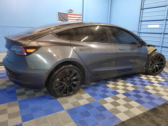 5YJ3E1EB0JF114131 - 2018 TESLA MODEL 3 GRAY photo 3
