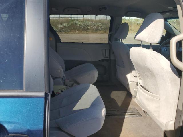 5TDKK3DC1CS254603 - 2012 TOYOTA SIENNA LE BLUE photo 11