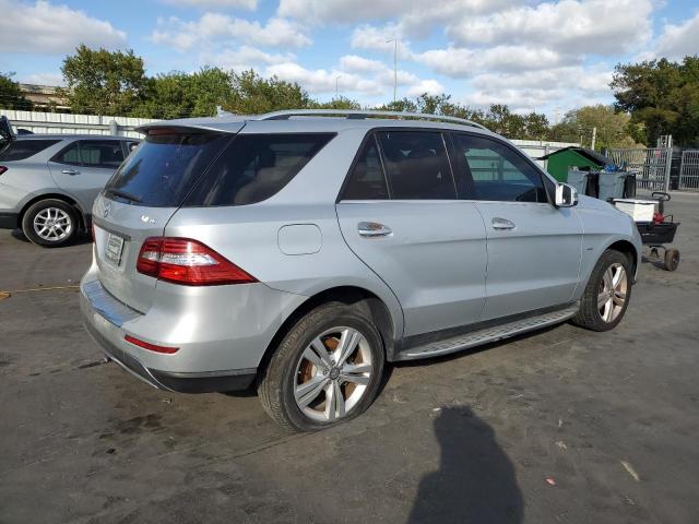 4JGDA5HB4CA025611 - 2012 MERCEDES-BENZ ML 350 4MATIC SILVER photo 3