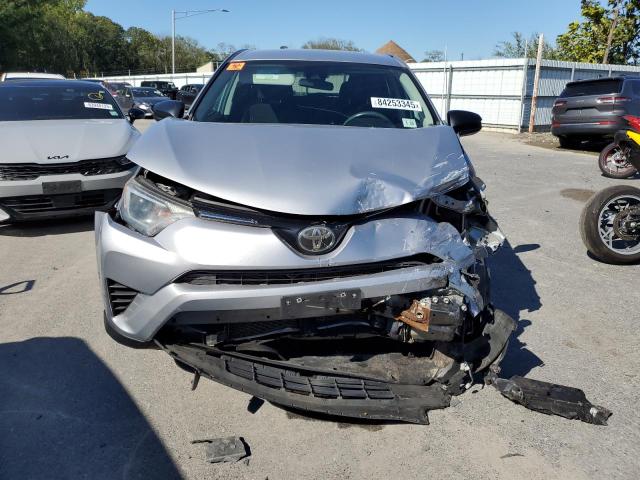 2T3BFREV8JW723043 - 2018 TOYOTA RAV4 LE SILVER photo 5