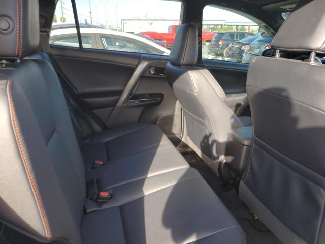 2T3NFREV8JW451560 - 2018 TOYOTA RAV4 SE 白色 照片 11