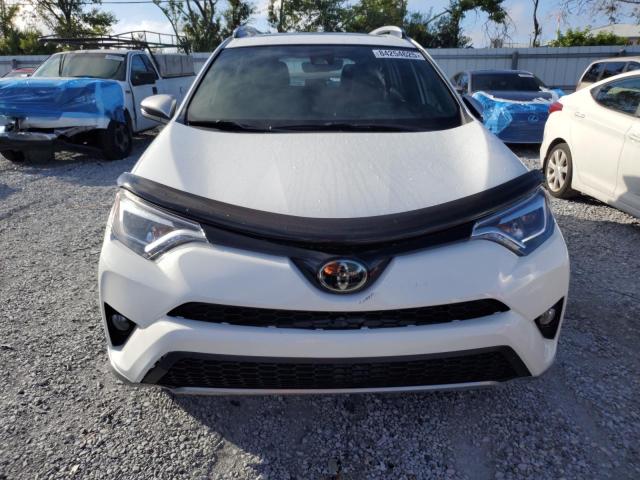 2T3NFREV8JW451560 - 2018 TOYOTA RAV4 SE 白色 照片 5