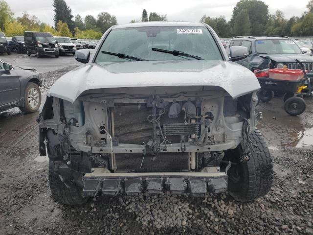 3TMCZ5ANXJM126990 - 2018 TOYOTA TACOMA DOUBLE CAB Szary zdjęcie 5