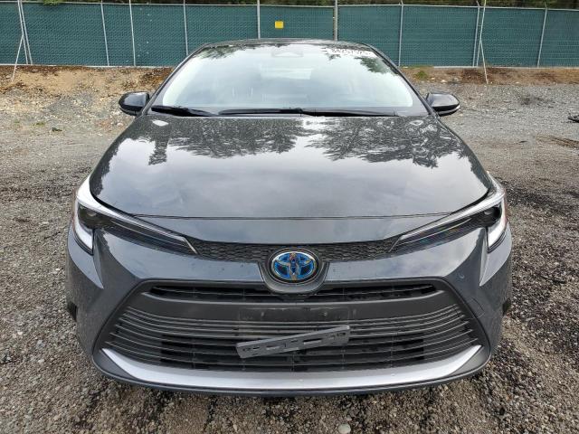 JTDBCMFE7R3033020 - 2024 TOYOTA COROLLA LE 灰色 照片 5