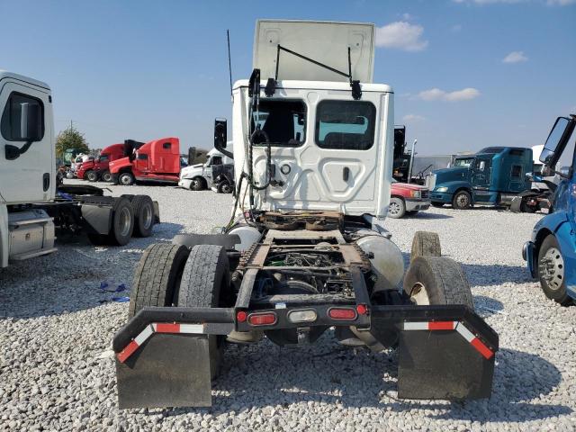 3AKBHKDV5RSUU5071 - 2024 FREIGHTLINER CASCADIA 1 WHITE photo 6