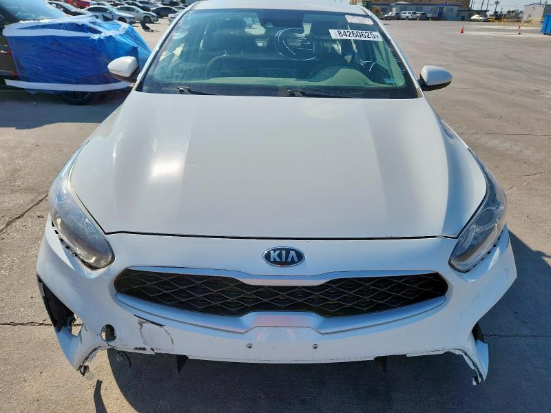 3KPF24AD4ME302272 - 2021 KIA FORTE FE WHITE photo 5
