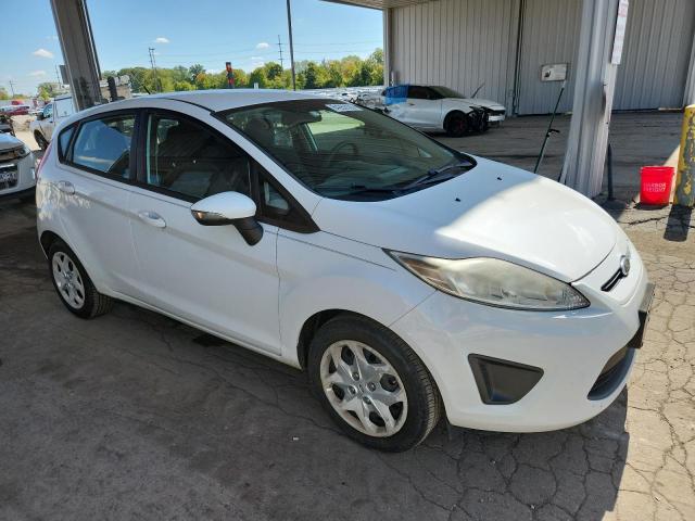 3FADP4EJ2DM186901 - 2013 FORD FIESTA SE 白色 照片 4