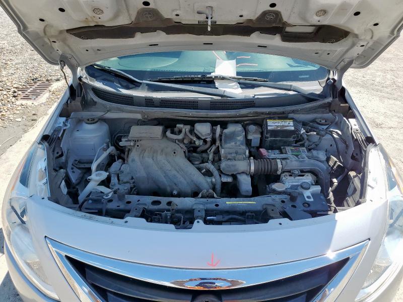 3N1CN7AP7KL879895 - 2019 NISSAN VERSA S 银色 照片 11