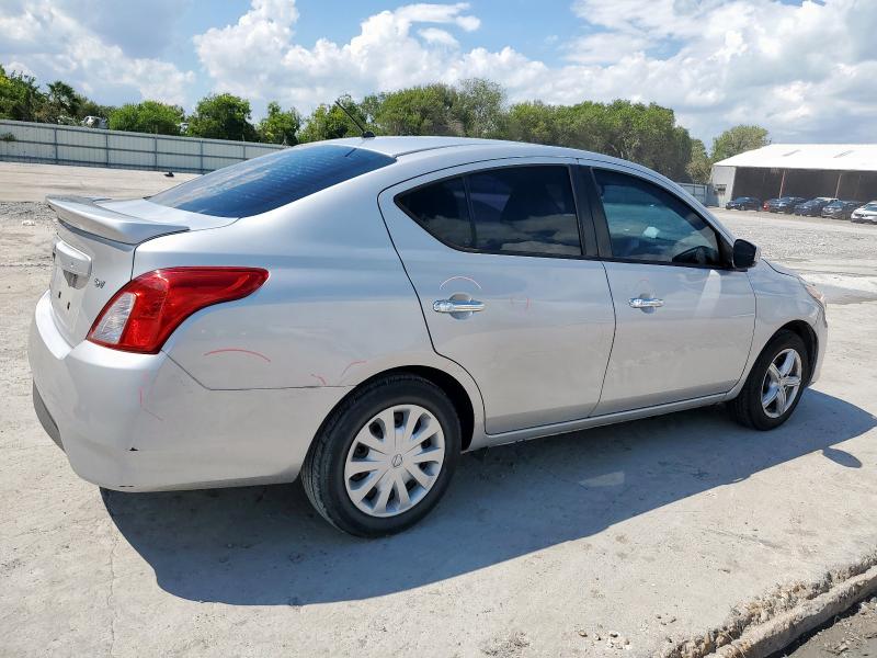 3N1CN7AP7KL879895 - 2019 NISSAN VERSA S 银色 照片 3