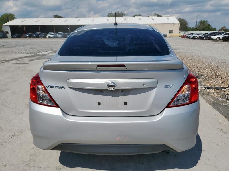 3N1CN7AP7KL879895 - 2019 NISSAN VERSA S 银色 照片 6