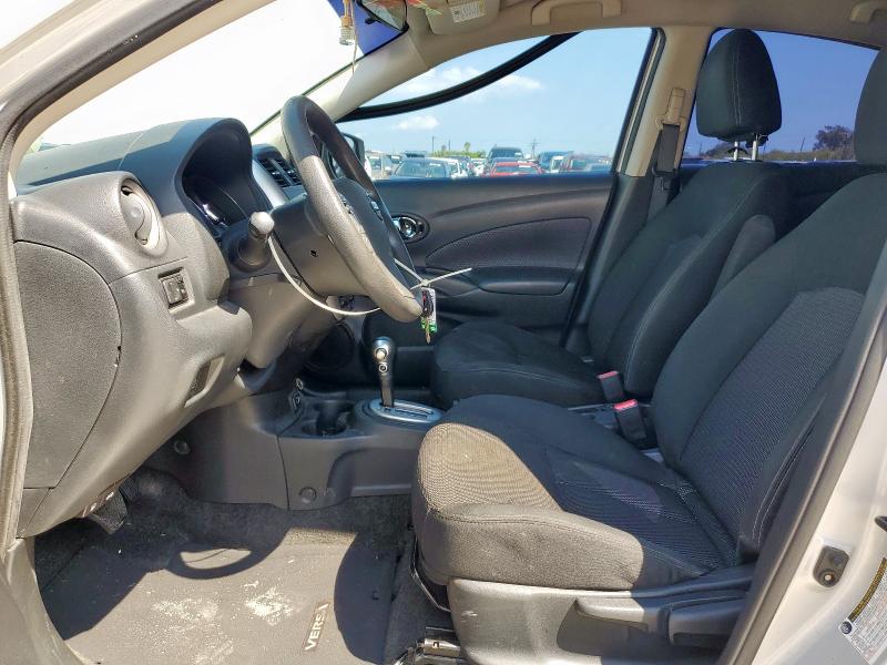 3N1CN7AP7KL879895 - 2019 NISSAN VERSA S 银色 照片 7