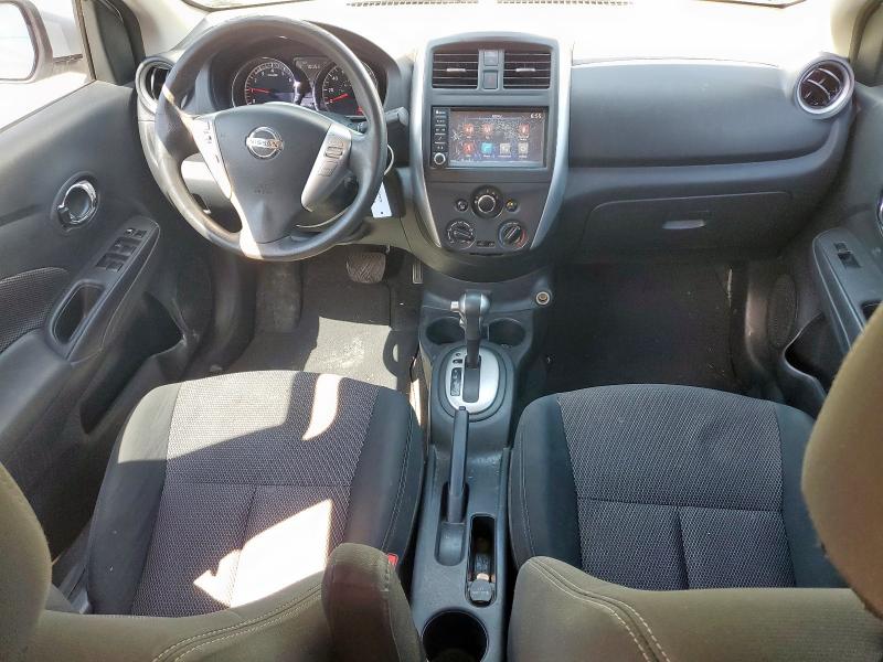 3N1CN7AP7KL879895 - 2019 NISSAN VERSA S 银色 照片 8