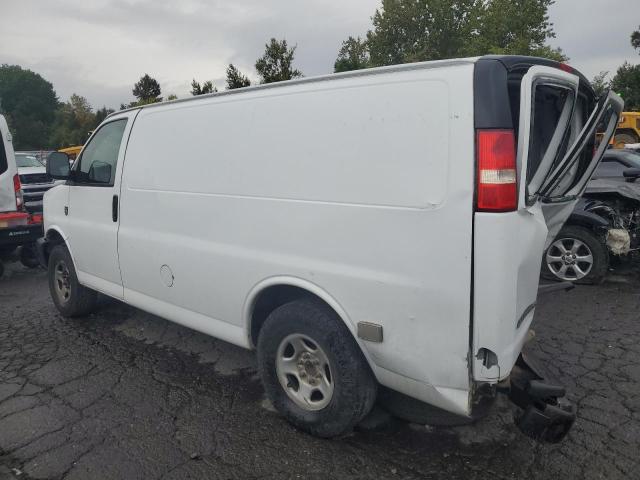 1GCFG15ZX71163942 - 2007 CHEVROLET EXPRESS G1 WHITE photo 2