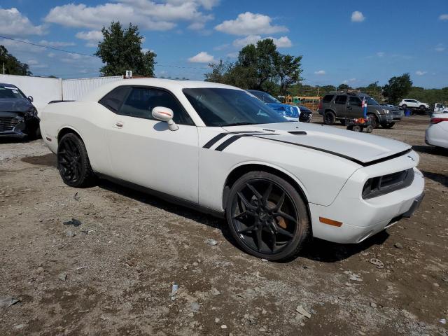 2B3LJ54T89H602862 - 2009 DODGE CHALLENGER R/T WHITE photo 4