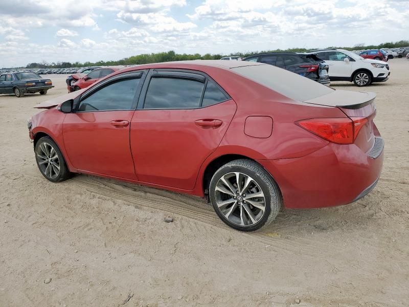 5YFBURHEXJP764852 - 2018 TOYOTA COROLLA L RED photo 2