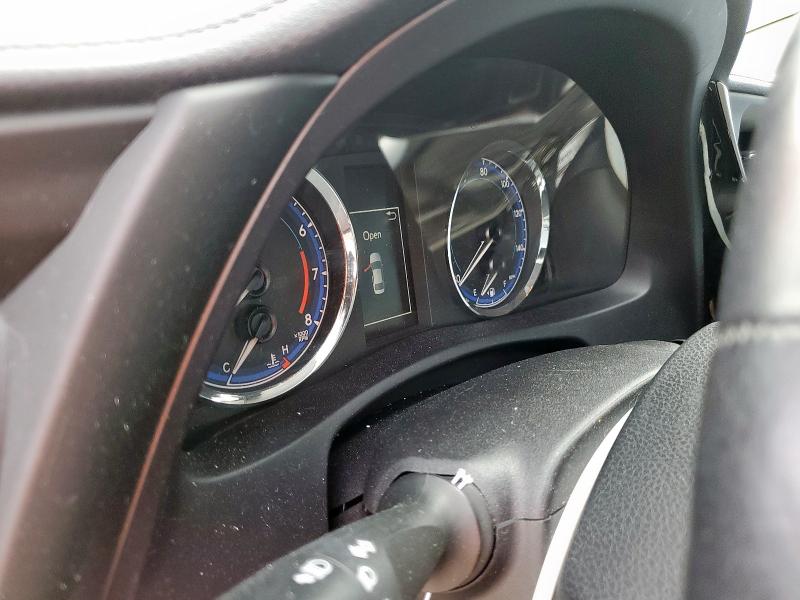 5YFBURHEXJP764852 - 2018 TOYOTA COROLLA L RED photo 9