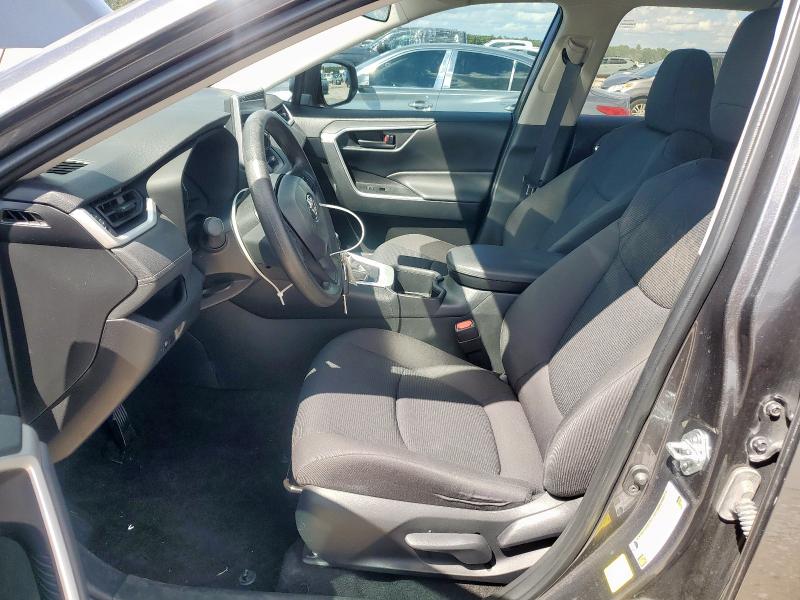 2T3K1RFV1RC277098 - 2024 TOYOTA RAV4 LE 灰色 照片 7