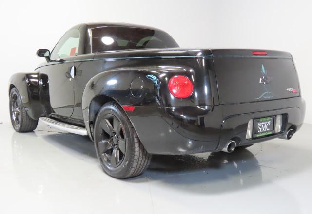 1GCES14P24B106389 - 2004 CHEVROLET SSR 黑色 照片 4