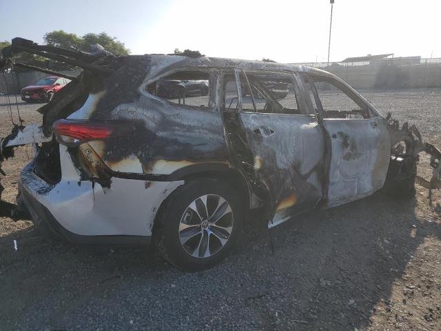 5TDHZRAH4NS555586 - 2022 TOYOTA HIGHLANDER XLE WHITE photo 3