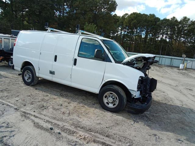 1GCWGAFPXP1103527 - 2023 CHEVROLET EXPRESS G2 WHITE photo 4