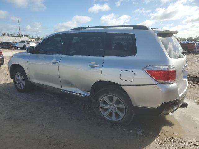5TDBK3EH5DS268483 - 2013 TOYOTA HIGHLANDER BASE Srebrny zdjęcie 2