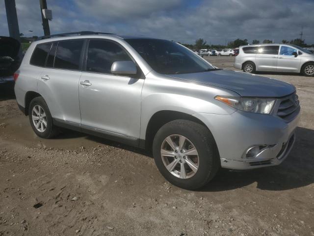 5TDBK3EH5DS268483 - 2013 TOYOTA HIGHLANDER BASE Srebrny zdjęcie 4