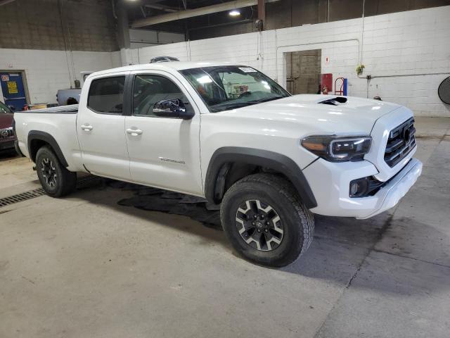 3TMDZ5BNXHM035599 - 2017 TOYOTA TACOMA DOUBLE CAB WHITE photo 4