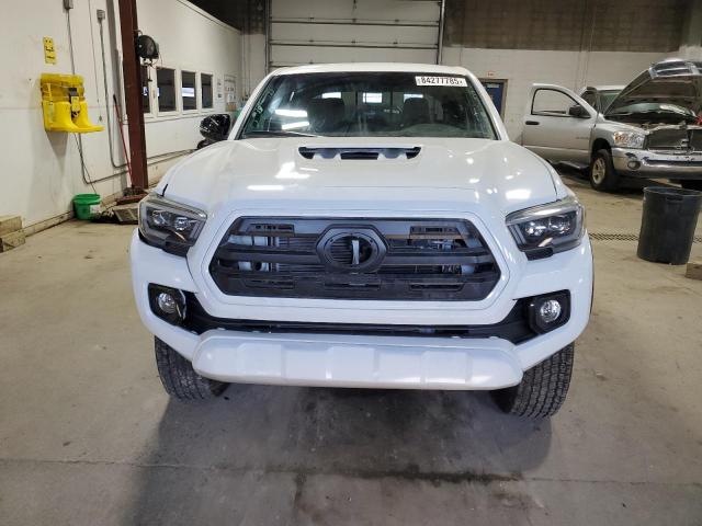 3TMDZ5BNXHM035599 - 2017 TOYOTA TACOMA DOUBLE CAB WHITE photo 5