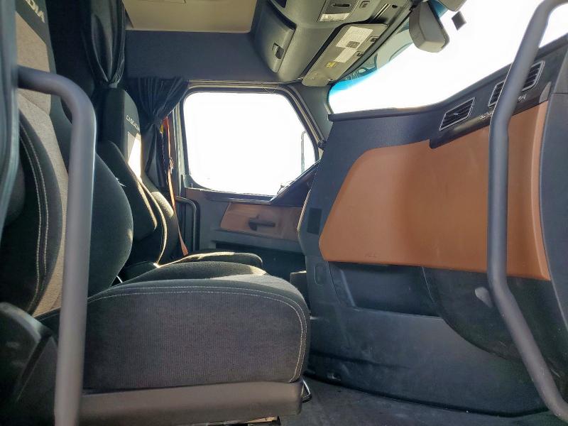 3AKJHHDR9LSLU3510 - 2020 FREIGHTLINER CASCADIA 1 Белый фото 5