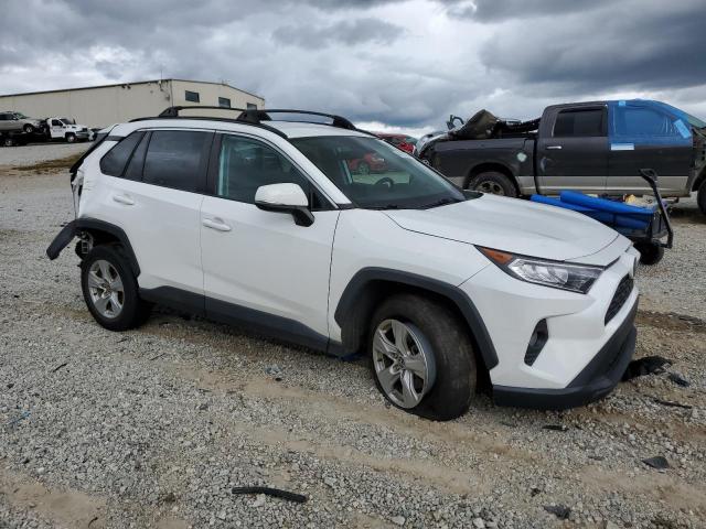 2T3W1RFVXMC138078 - 2021 TOYOTA RAV4 XLE WHITE photo 4