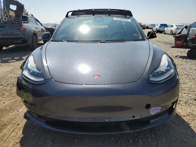 5YJ3E1EB6JF099425 - 2018 TESLA MODEL 3 Сұр фото 5