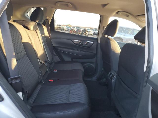 5N1AT2MV0JC809586 - 2018 NISSAN ROGUE S ვერცხლისფერი ფოტო 11