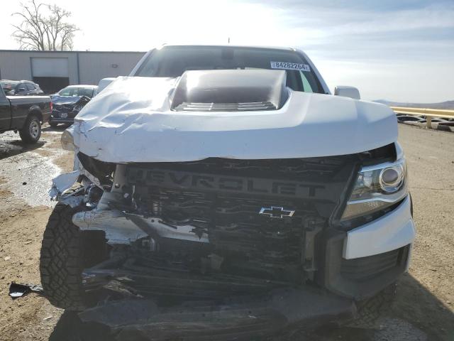 1GCGTEEN3M1215041 - 2021 CHEVROLET COLORADO ZR2 WHITE photo 5