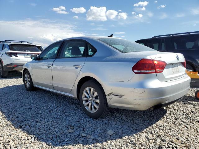 1VWAT7A33FC060307 - 2015 VOLKSWAGEN PASSAT S SILVER photo 2