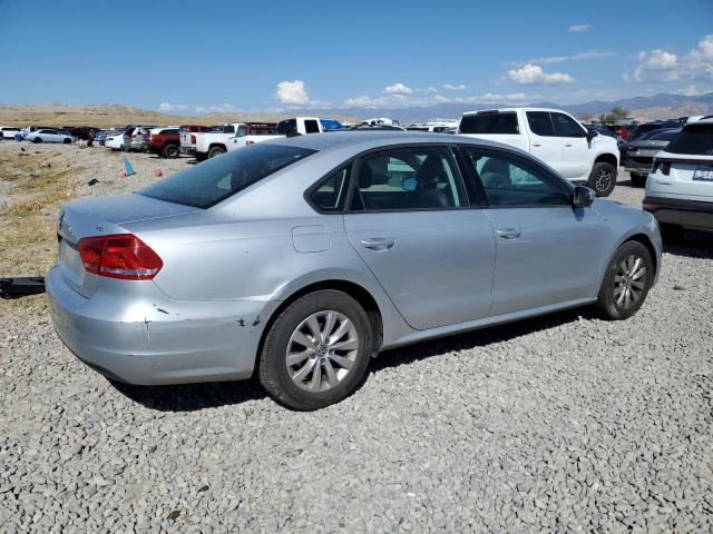 1VWAT7A33FC060307 - 2015 VOLKSWAGEN PASSAT S SILVER photo 3