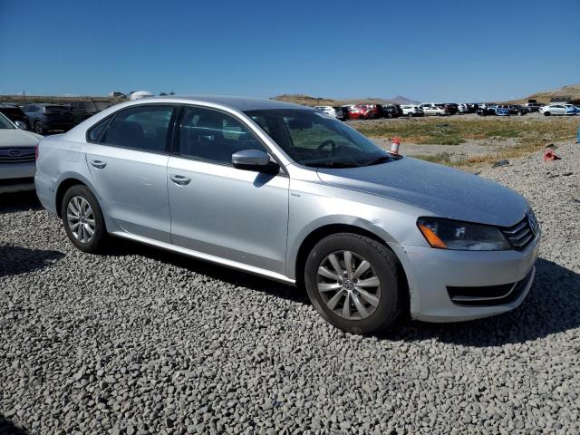 1VWAT7A33FC060307 - 2015 VOLKSWAGEN PASSAT S SILVER photo 4