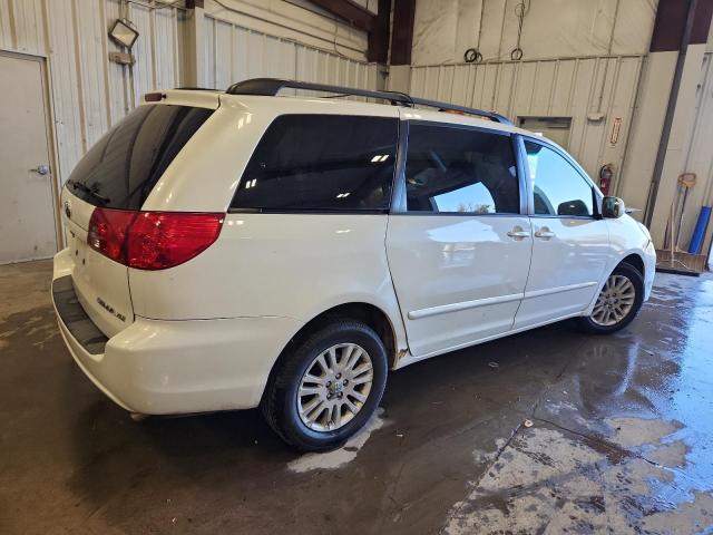 5TDZK22C19S272068 - 2009 TOYOTA SIENNA XLE WHITE photo 3