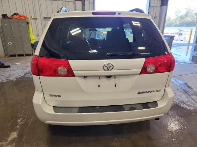 5TDZK22C19S272068 - 2009 TOYOTA SIENNA XLE WHITE photo 6