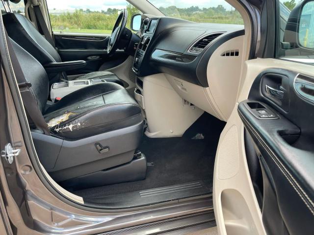 2C4RC1CGXFR601038 - 2015 CHRYSLER TOWN & COU TOURING L GRAY photo 5