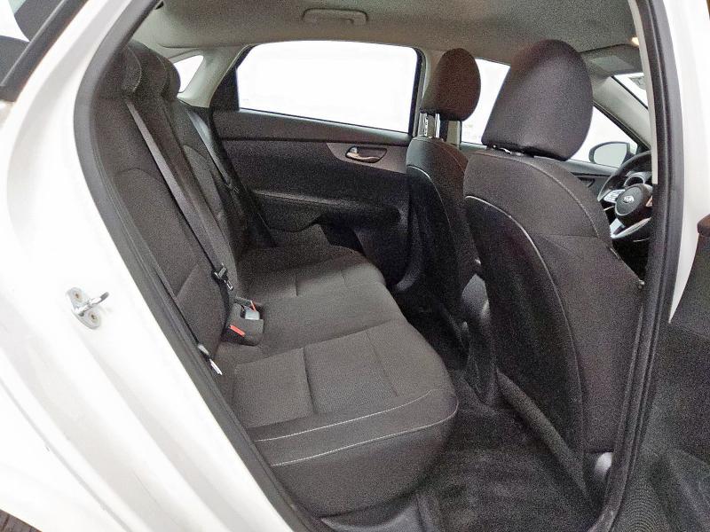 3KPF24AD8LE226411 - 2020 KIA FORTE FE WHITE photo 10