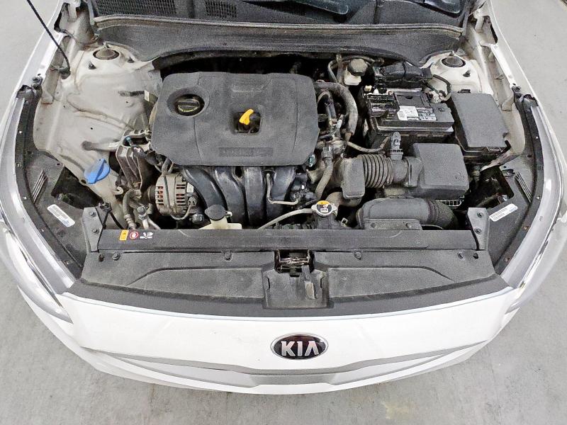 3KPF24AD8LE226411 - 2020 KIA FORTE FE WHITE photo 11