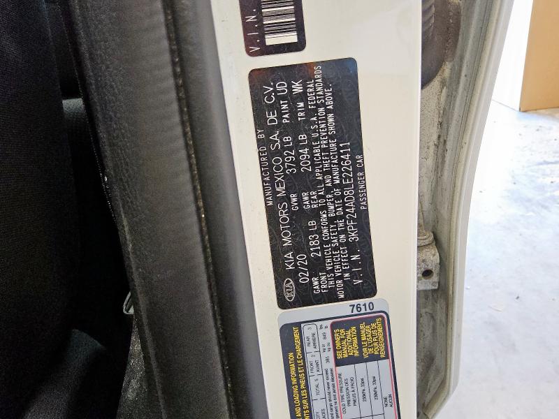 3KPF24AD8LE226411 - 2020 KIA FORTE FE WHITE photo 12