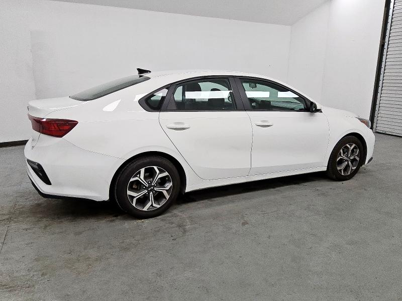 3KPF24AD8LE226411 - 2020 KIA FORTE FE WHITE photo 3