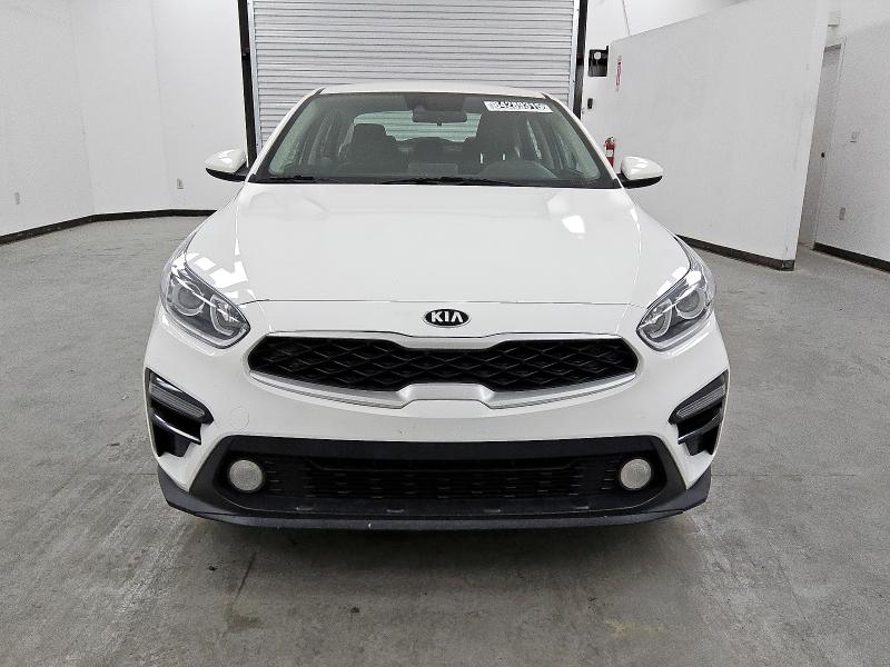 3KPF24AD8LE226411 - 2020 KIA FORTE FE WHITE photo 5